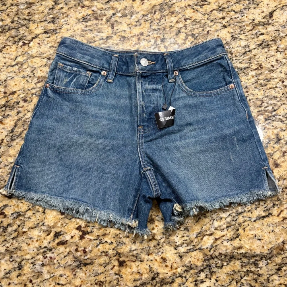 NEW Express Womens Boyfriend Midi Mid Rise Denim Shorts Frayed Hem Blue 0 ws